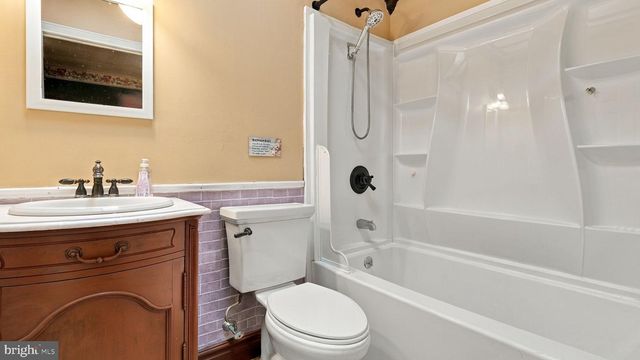 10025 S CANTERBURY RD, Philadelphia, PA 19114