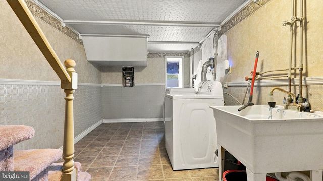 10025 S CANTERBURY RD, Philadelphia, PA 19114