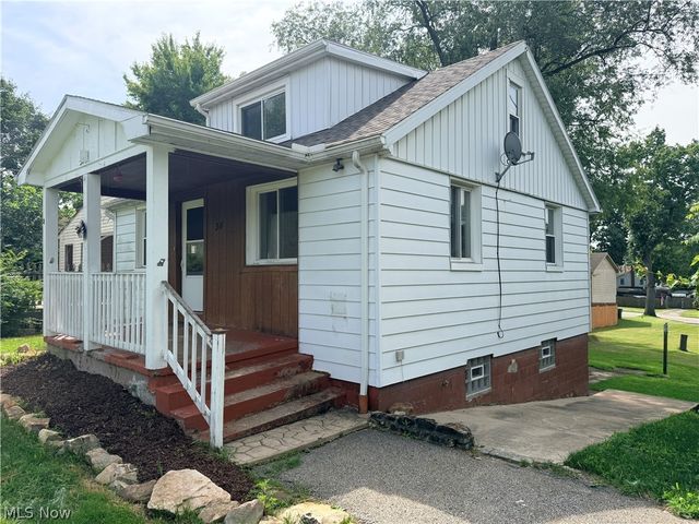 34 W Lewis Street, Struthers, OH 44471