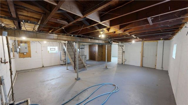 34 W Lewis Street, Struthers, OH 44471