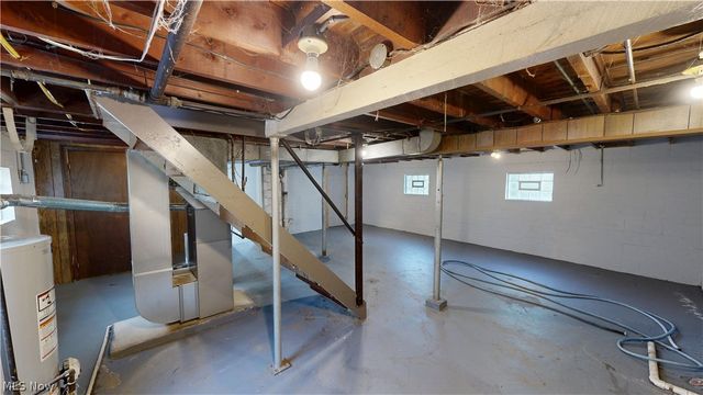 34 W Lewis Street, Struthers, OH 44471