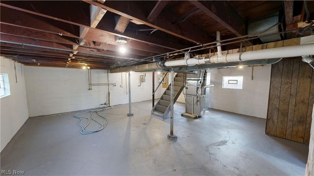 34 W Lewis Street, Struthers, OH 44471