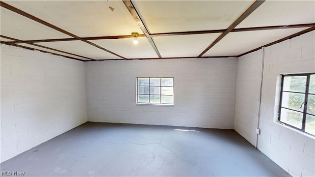 34 W Lewis Street, Struthers, OH 44471