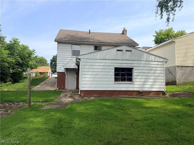 34 W Lewis Street, Struthers, OH 44471