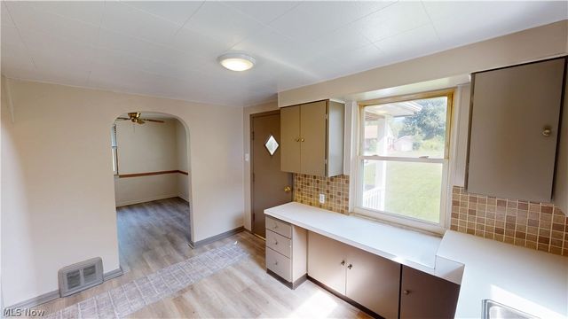 34 W Lewis Street, Struthers, OH 44471