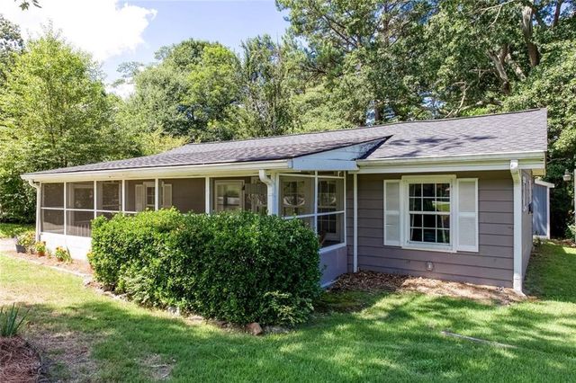 2880 Hall Drive SE, Smyrna, GA 30082