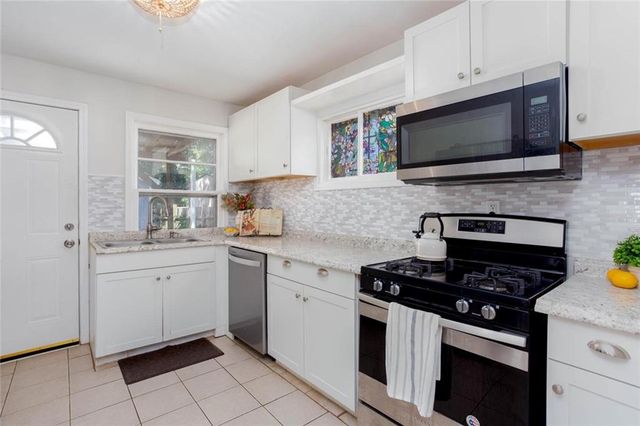 2880 Hall Drive SE, Smyrna, GA 30082