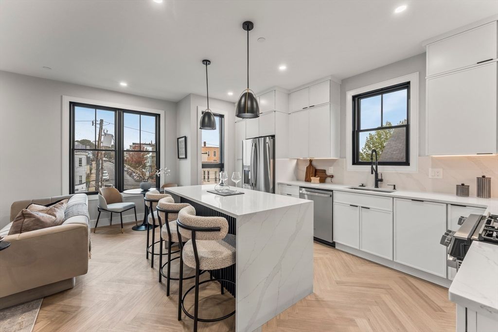 106 Moore PH7, Boston, MA 02128