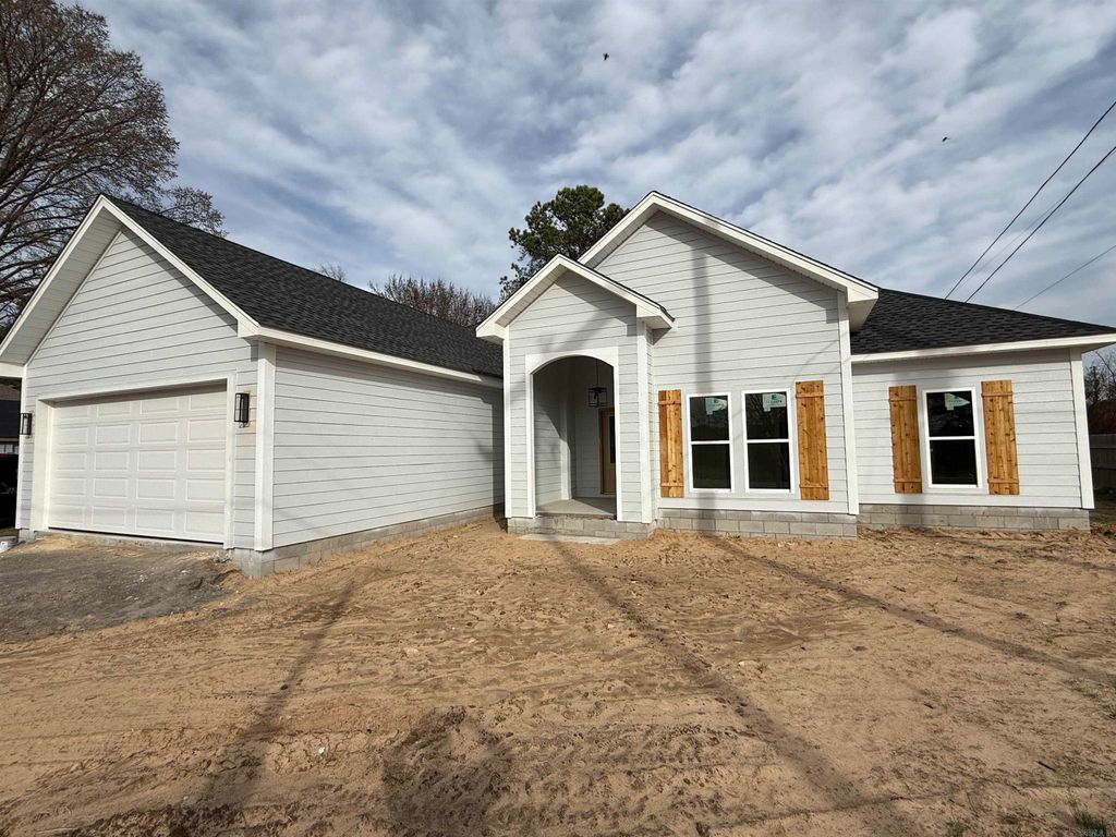 706 N Cedar Street, Morrilton, AR 72110