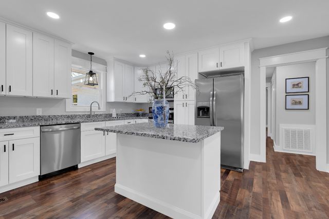 407 Dow Dr, Shelbyville, TN 37160