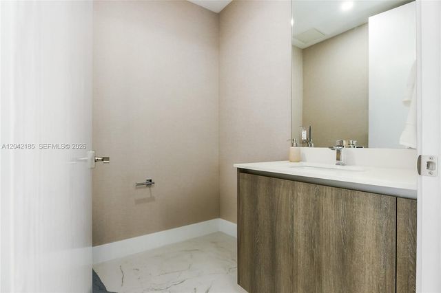 17550 Collins Ave 702, Sunny Isles Beach, FL 33160