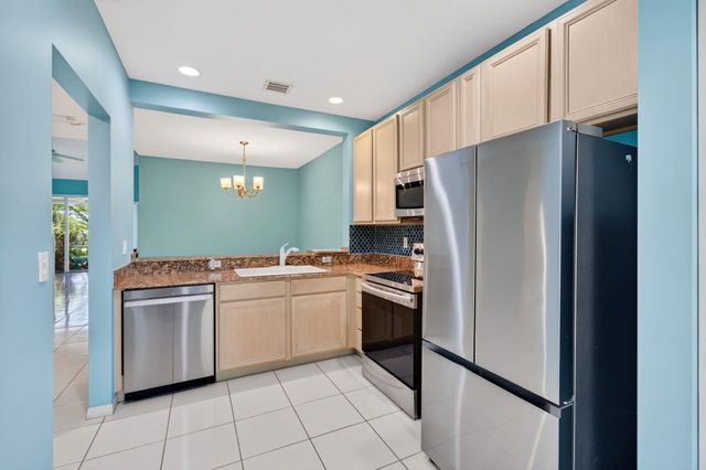 6374 Park Lake Circle, Boynton Beach, FL 33437