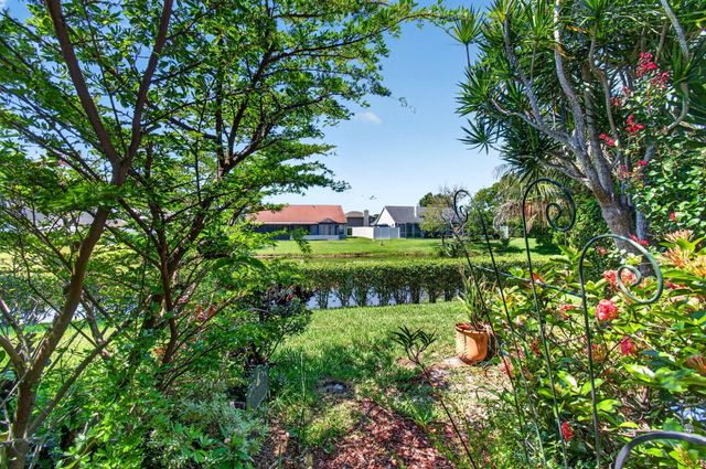 6374 Park Lake Circle, Boynton Beach, FL 33437
