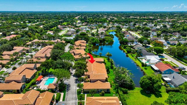 6374 Park Lake Circle, Boynton Beach, FL 33437