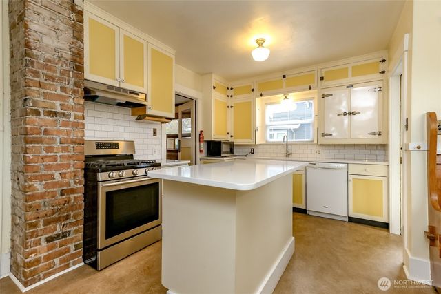 206 5th Avenue NW, Puyallup, WA 98371