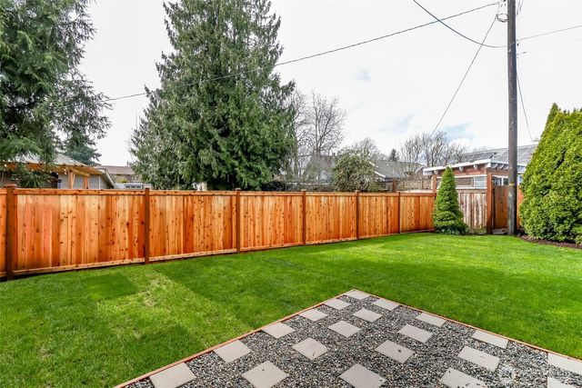 206 5th Avenue NW, Puyallup, WA 98371
