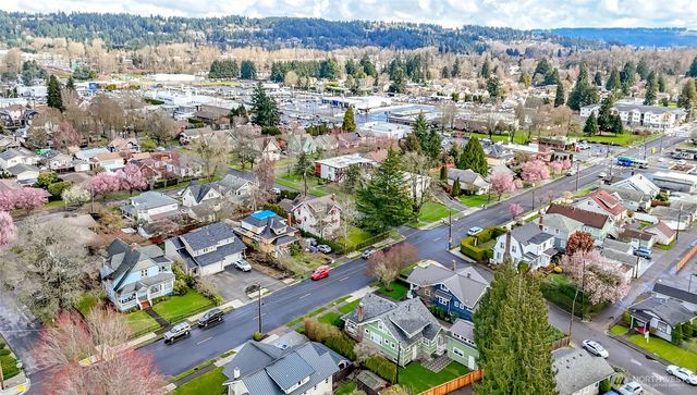 206 5th Avenue NW, Puyallup, WA 98371