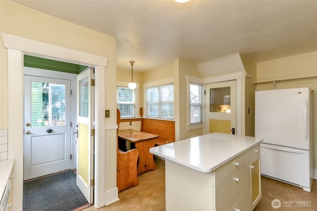 206 5th Avenue NW, Puyallup, WA 98371