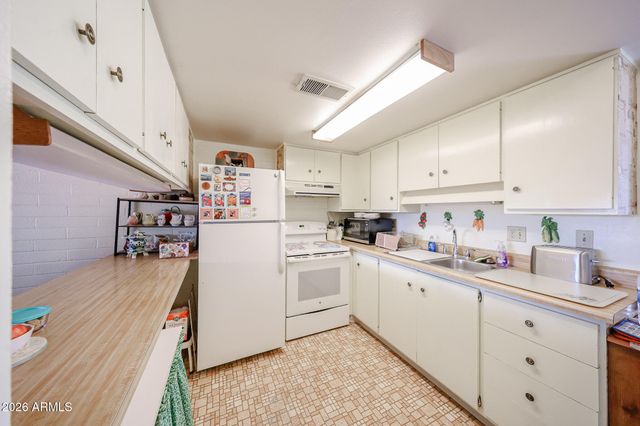 8211 E Garfield Street J12, Scottsdale, AZ 85257