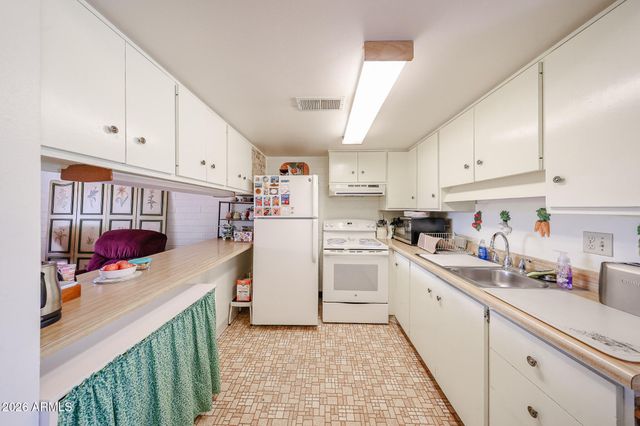 8211 E Garfield Street J12, Scottsdale, AZ 85257