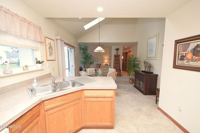 2545 Glengate Dr, Toledo, OH 43614