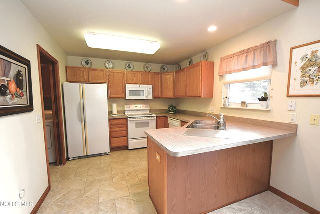 2545 Glengate Dr, Toledo, OH 43614