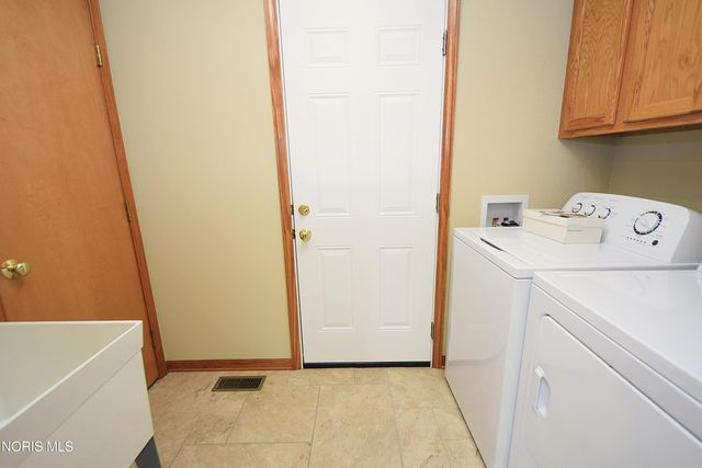 2545 Glengate Dr, Toledo, OH 43614