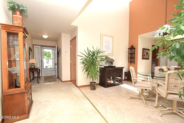 2545 Glengate Dr, Toledo, OH 43614