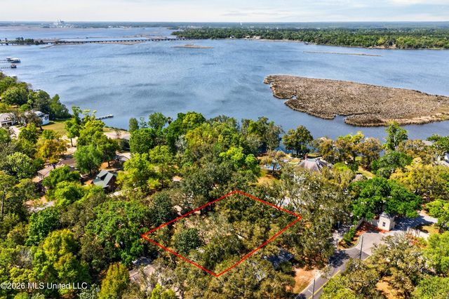 2105 Ward Lane, Biloxi, MS 39531