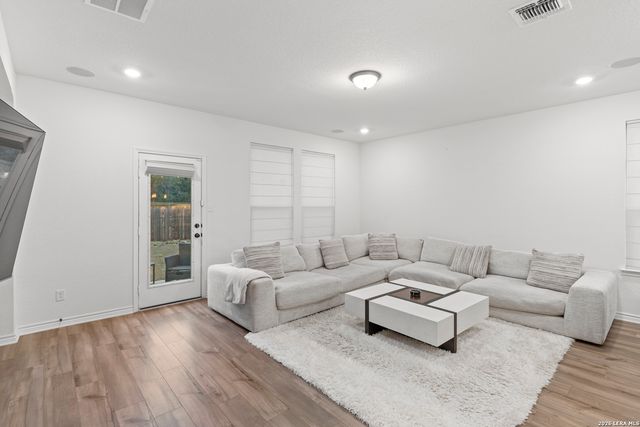 5714 Agave Spine, San Antonio, TX 78261