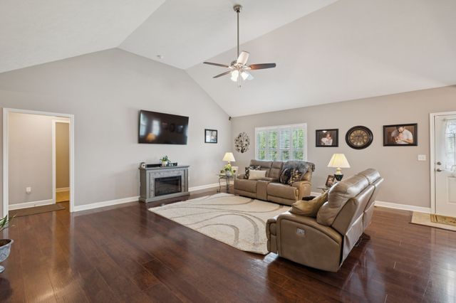 163 Lizzie Rd, Ashland City, TN 37015