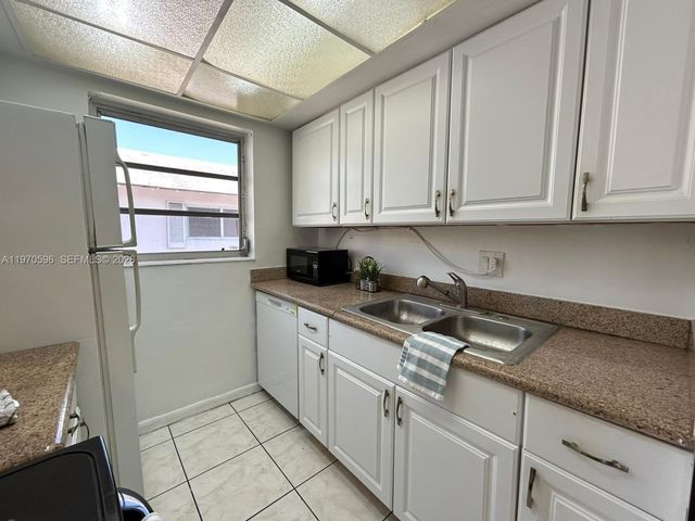 7426 SW 82 ST D222, Miami, FL 33143