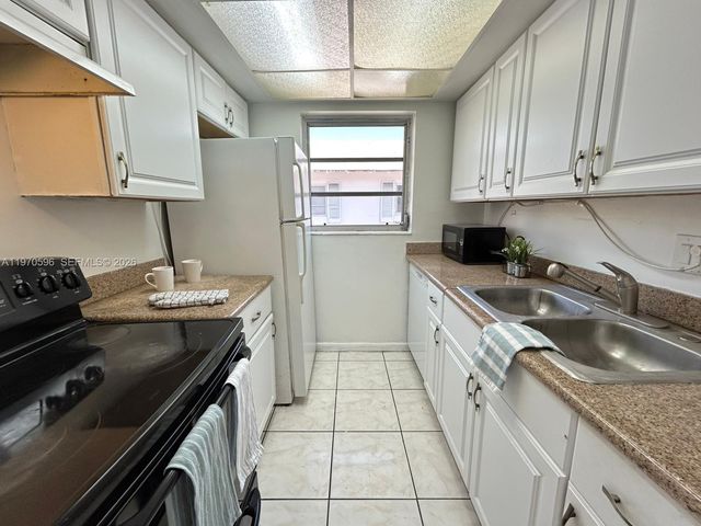 7426 SW 82 ST D222, Miami, FL 33143