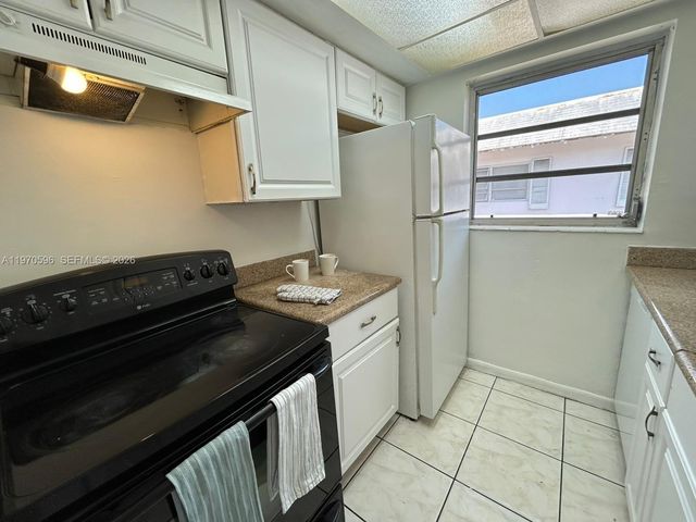 7426 SW 82 ST D222, Miami, FL 33143