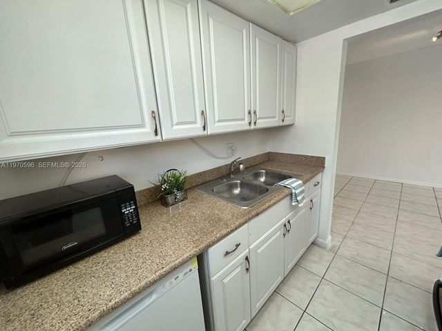 7426 SW 82 ST D222, Miami, FL 33143