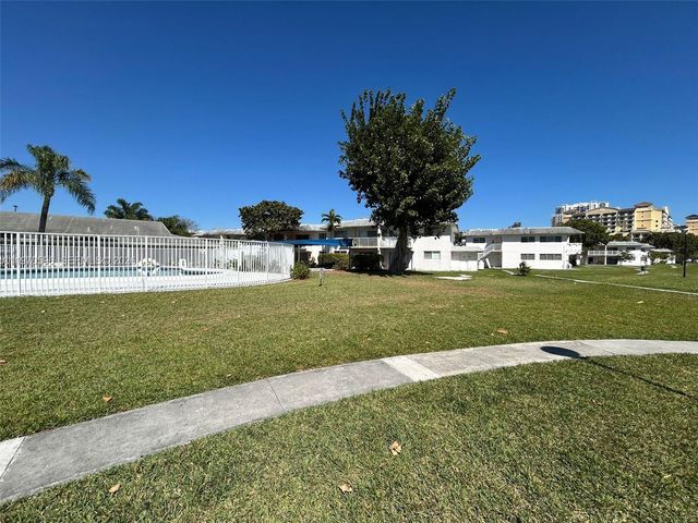 7426 SW 82 ST D222, Miami, FL 33143