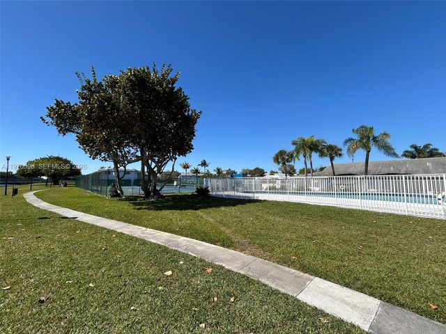 7426 SW 82 ST D222, Miami, FL 33143