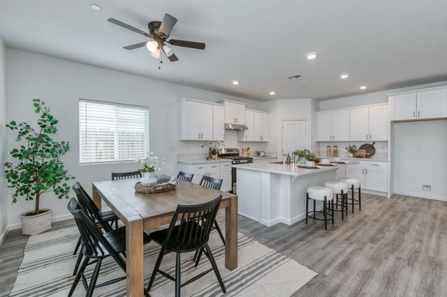 1391 Shoreside Drive, Madera, CA 93637