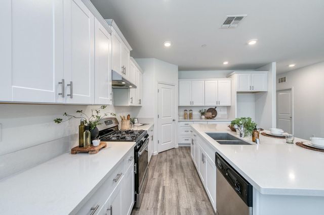 1391 Shoreside Drive, Madera, CA 93637
