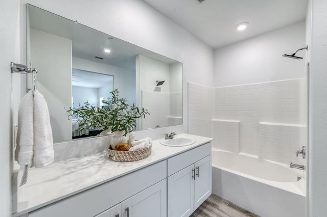 1391 Shoreside Drive, Madera, CA 93637