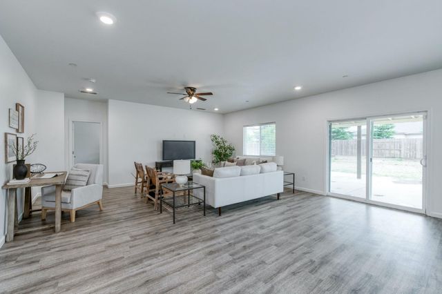 1391 Shoreside Drive, Madera, CA 93637