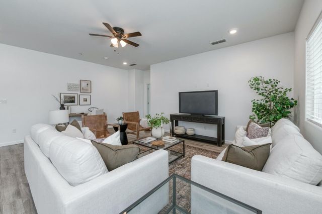 1391 Shoreside Drive, Madera, CA 93637
