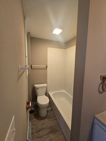 4311 E Wonder Lake Road, Wonder Lake, IL 60097