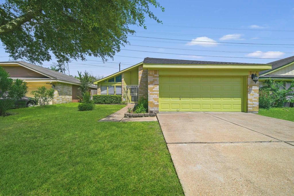 10723 Emery Drive, Houston, TX 77099