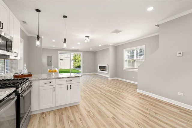 1411 S 6th Avenue, Maywood, IL 60153