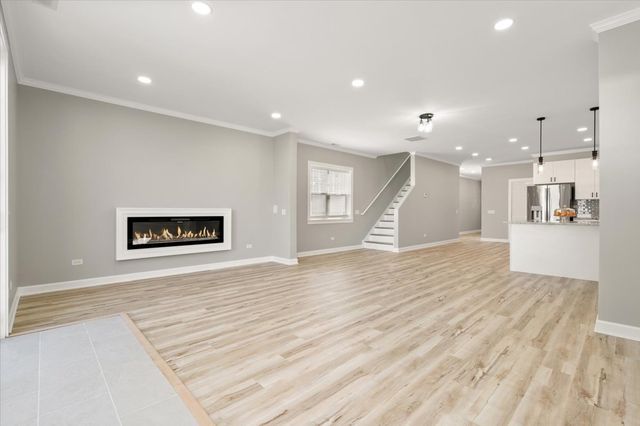 1411 S 6th Avenue, Maywood, IL 60153