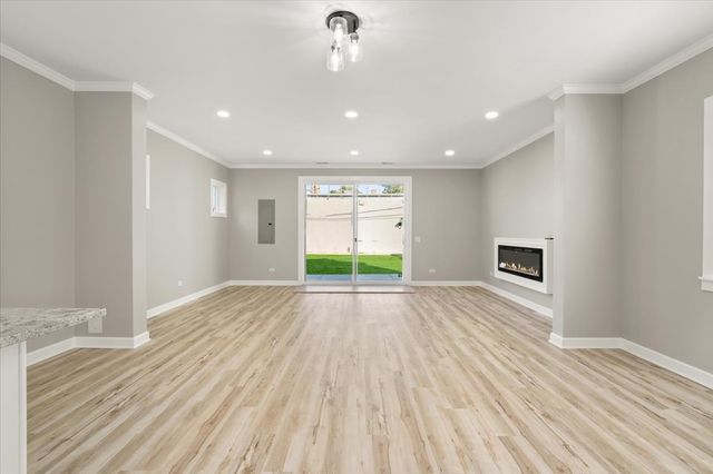 1411 S 6th Avenue, Maywood, IL 60153