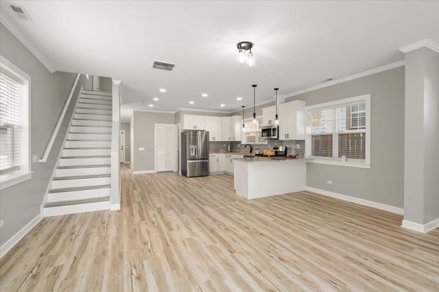 1411 S 6th Avenue, Maywood, IL 60153