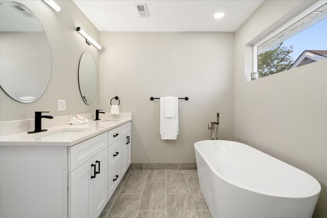 1411 S 6th Avenue, Maywood, IL 60153