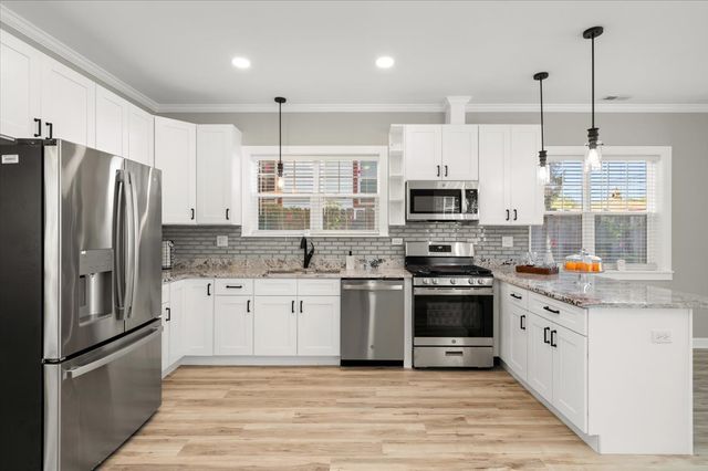 1411 S 6th Avenue, Maywood, IL 60153